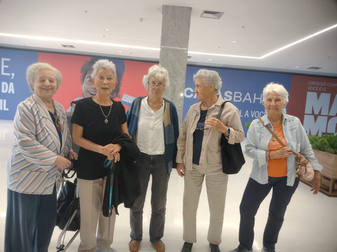 Convivência e celebração entre moradores